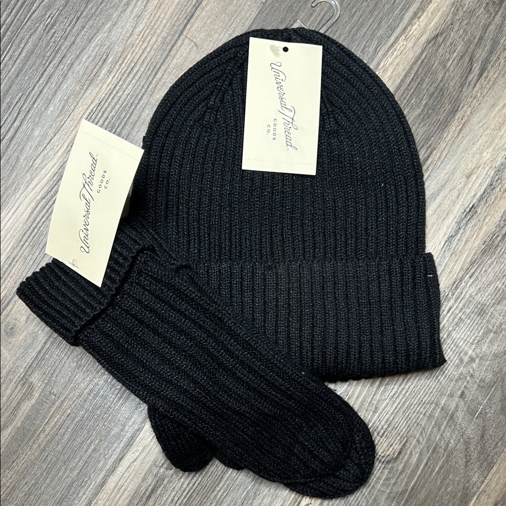NWT Universal Thread Ribbed Knit Beanie and Mittens Set